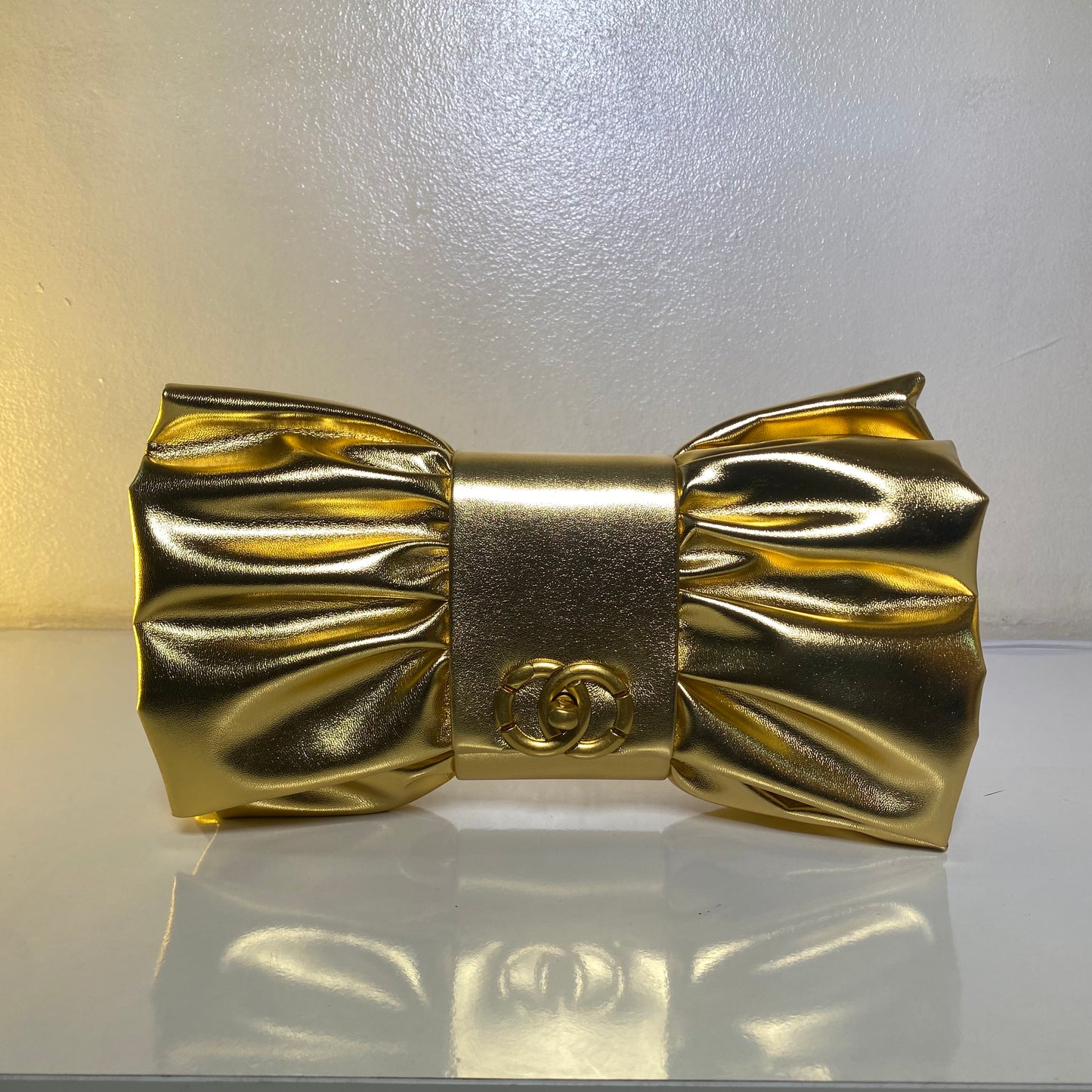 CHANEL - Trousse de fête cuir dorée