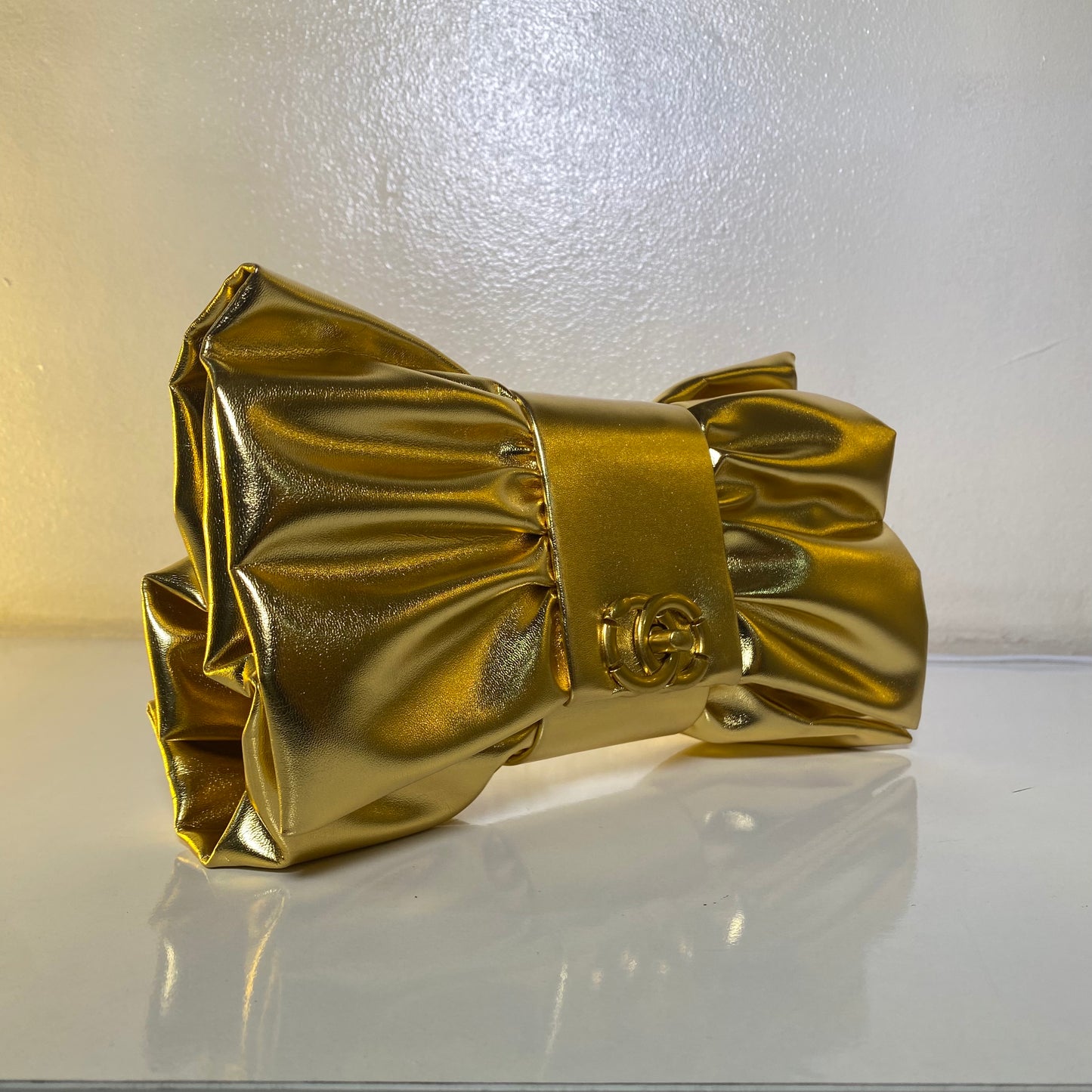 CHANEL - Trousse de fête cuir dorée