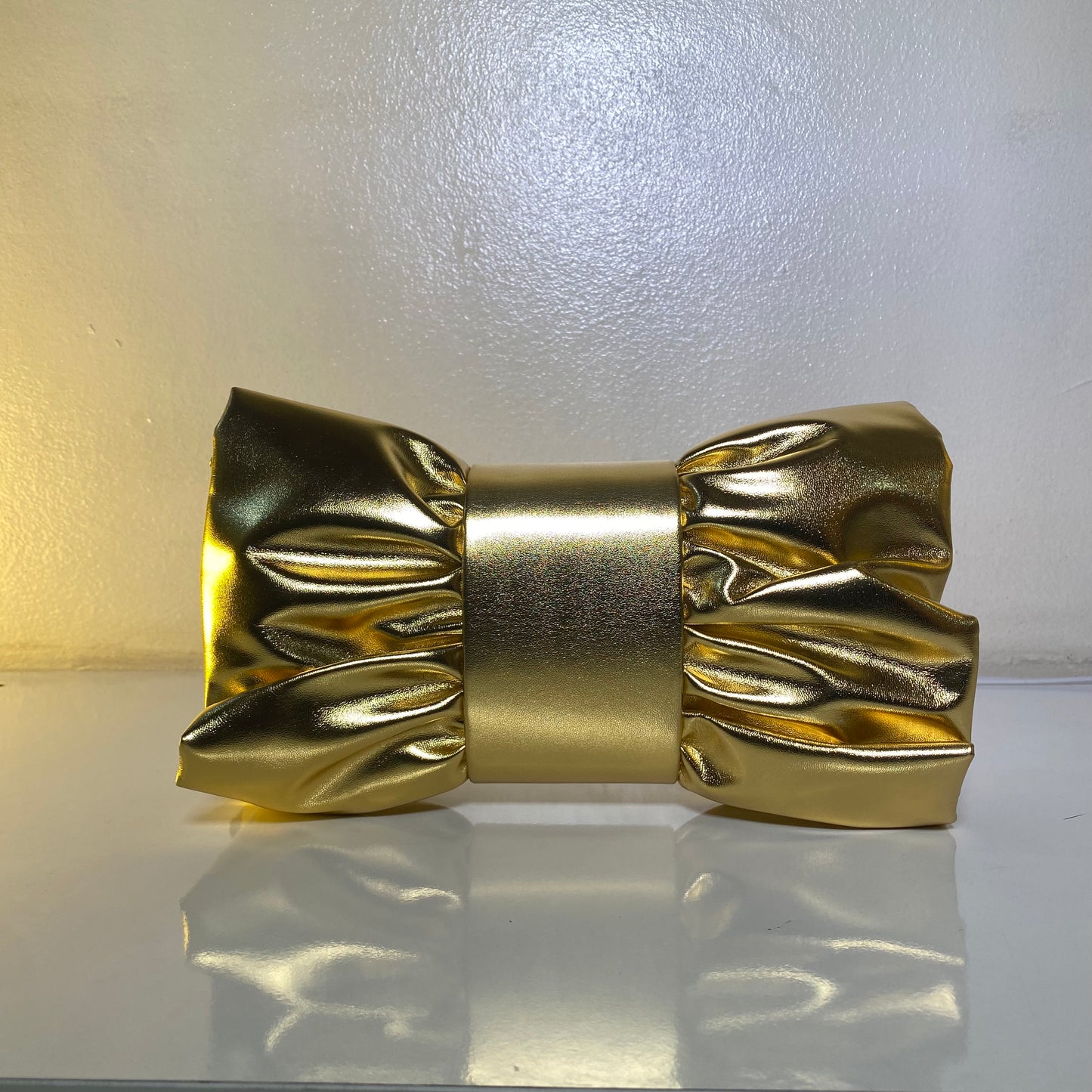 CHANEL - Trousse de fête cuir dorée